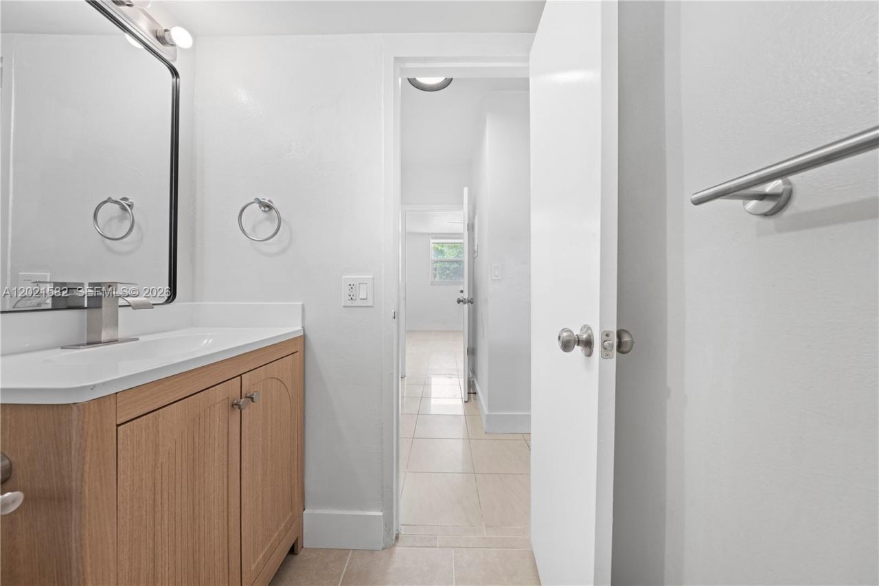 1300 Lincoln Rd, Unit D204, Miami Beach, FL 33139 Photo