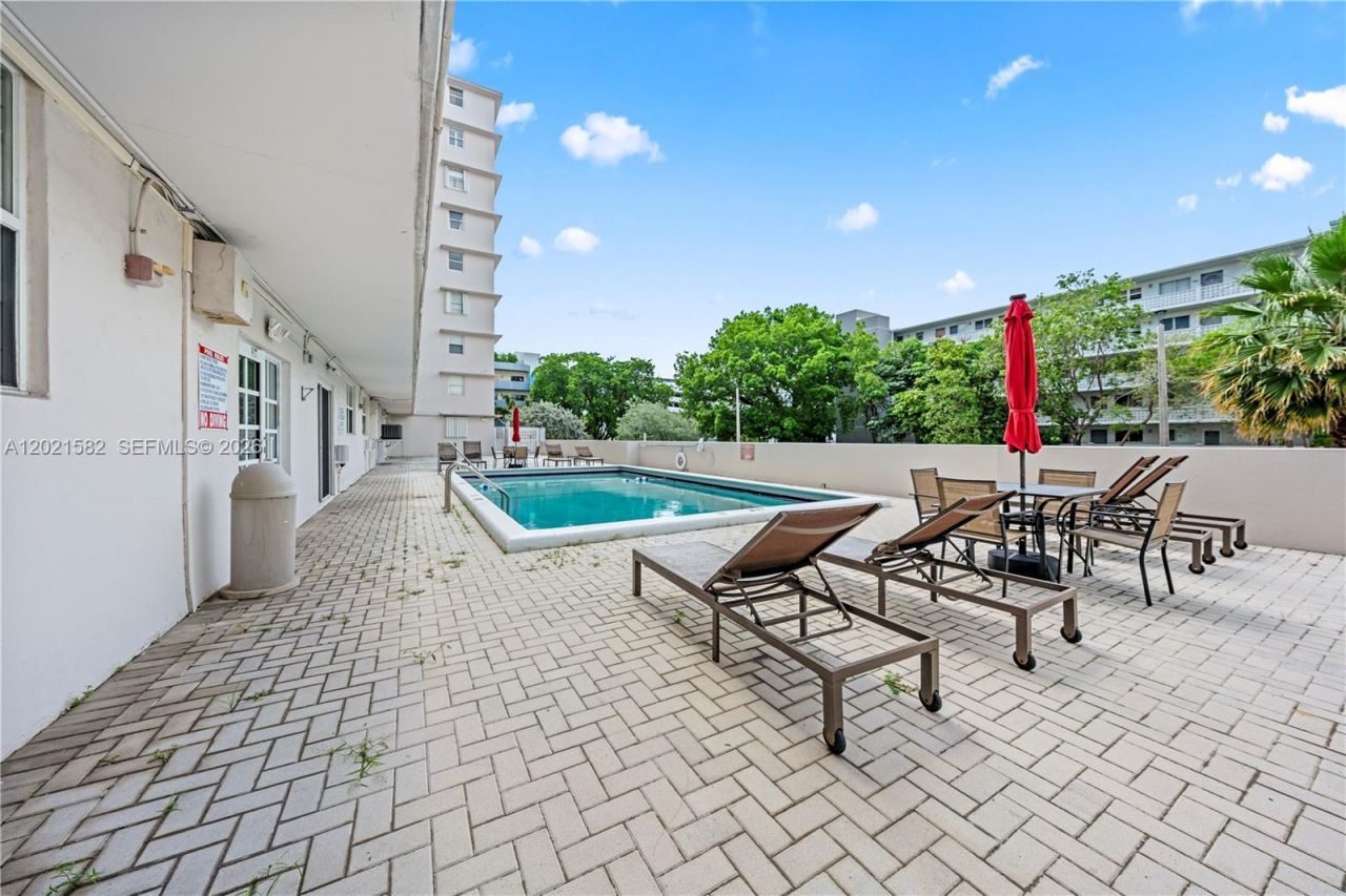 1300 Lincoln Rd, Unit D204, Miami Beach, FL 33139 Photo