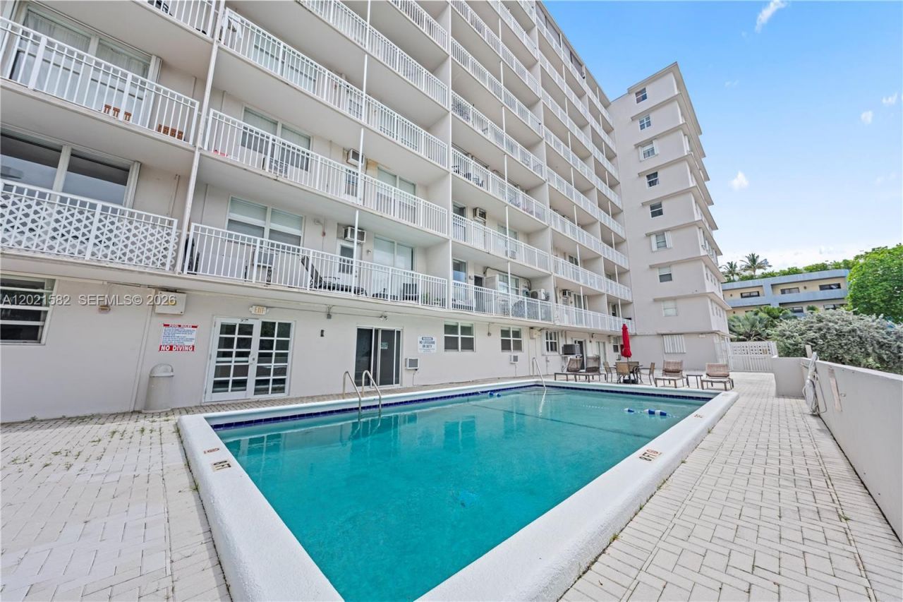 1300 Lincoln Rd, Unit D204, Miami Beach, FL 33139 Photo