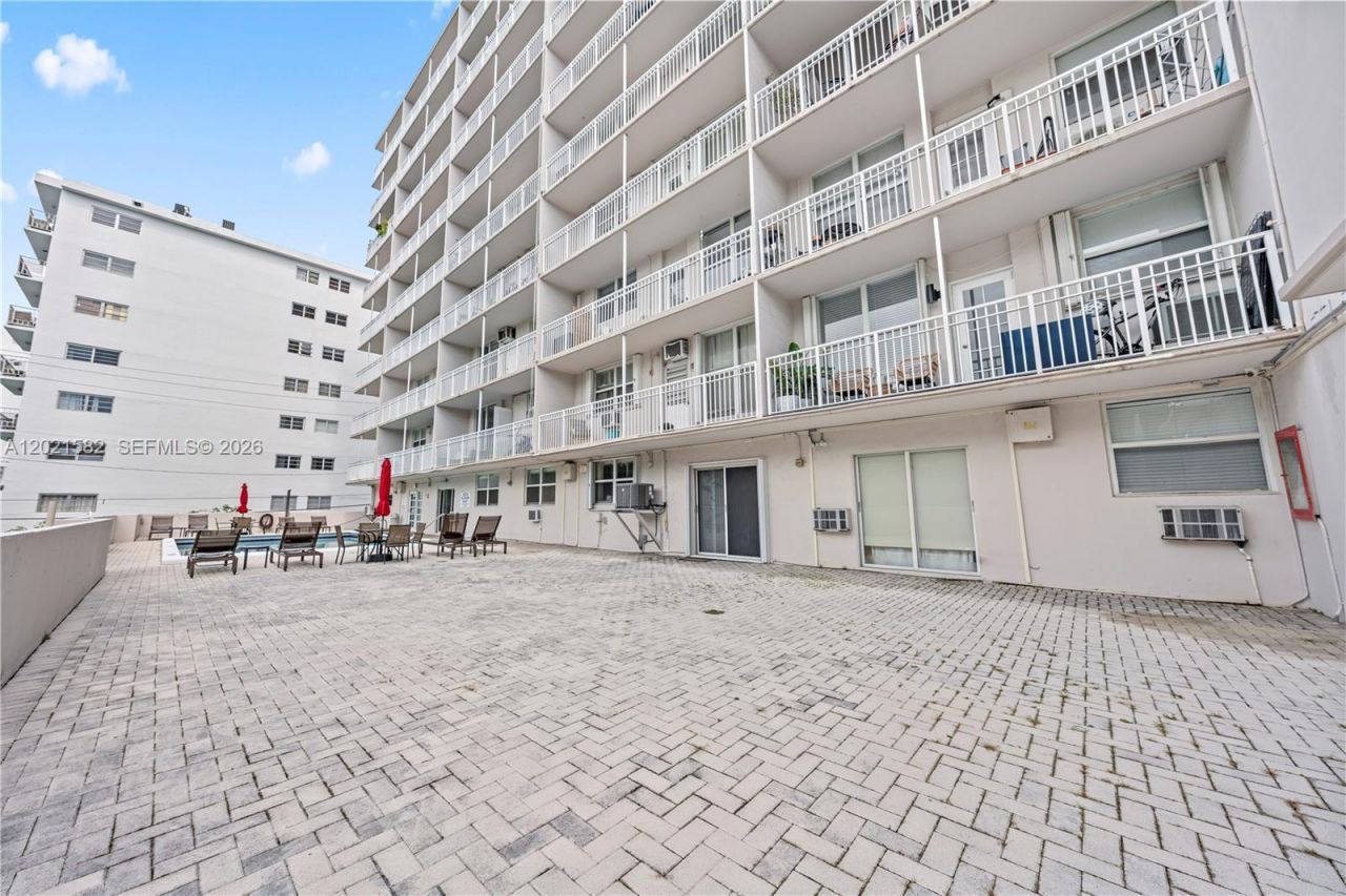 1300 Lincoln Rd, Unit D204, Miami Beach, FL 33139 Photo