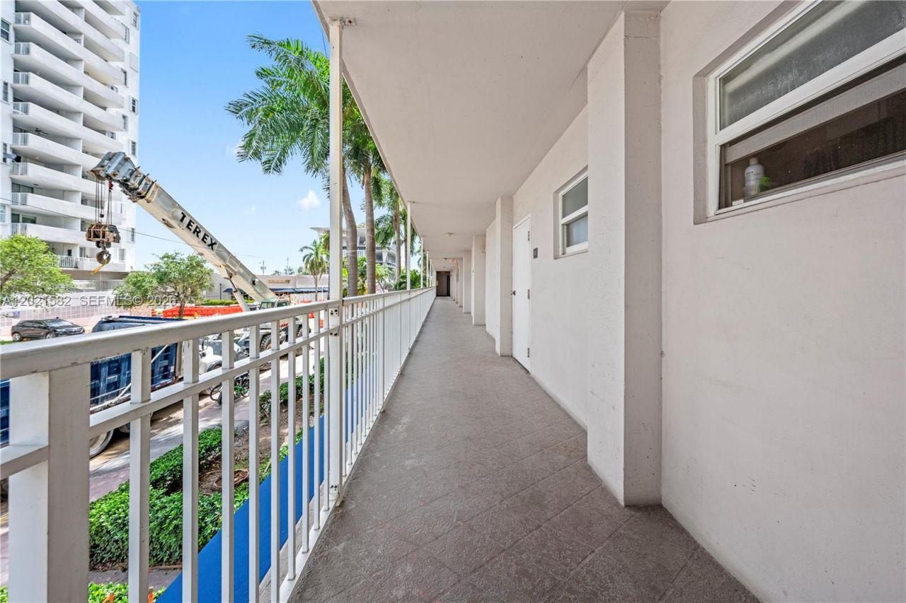 1300 Lincoln Rd, Unit D204, Miami Beach, FL 33139 Photo