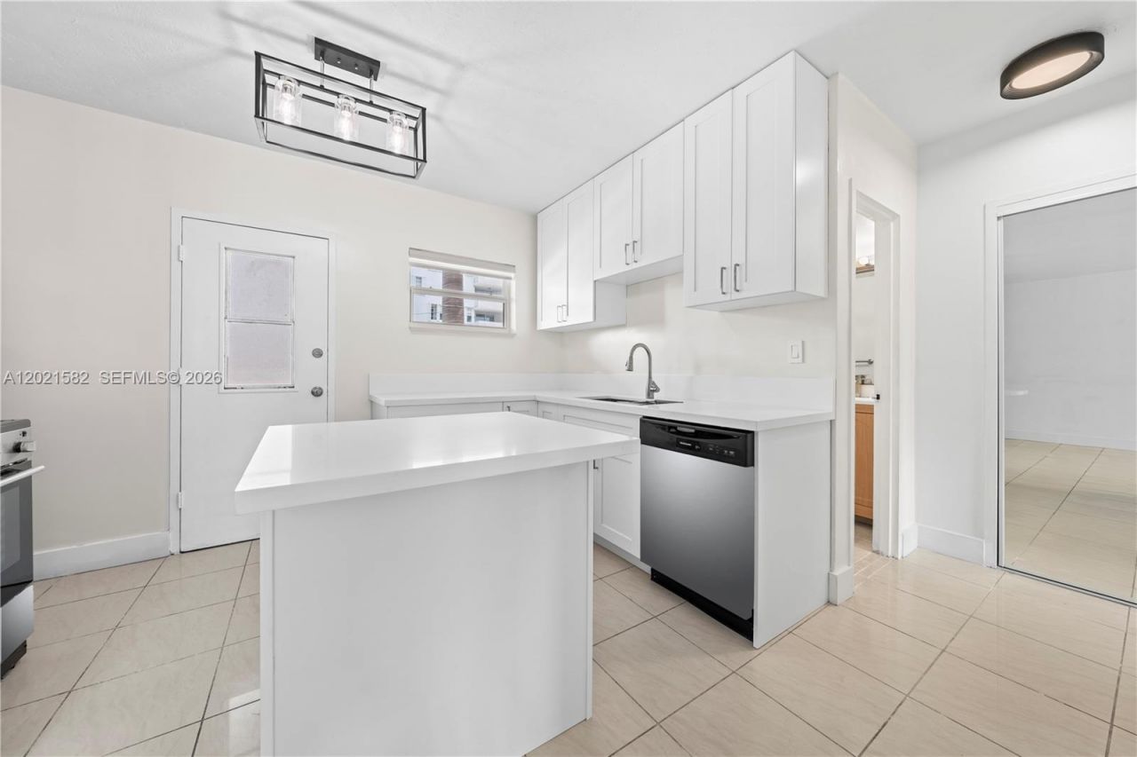 1300 Lincoln Rd, Unit D204, Miami Beach, FL 33139 Photo