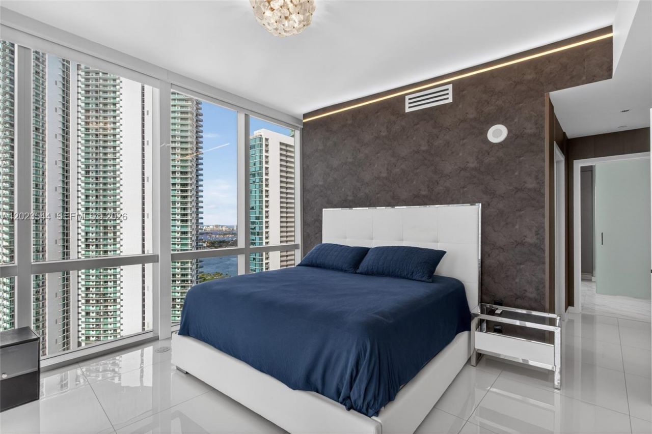851 NE 1st Ave , Unit 3201, Miami, FL 33132 Photo