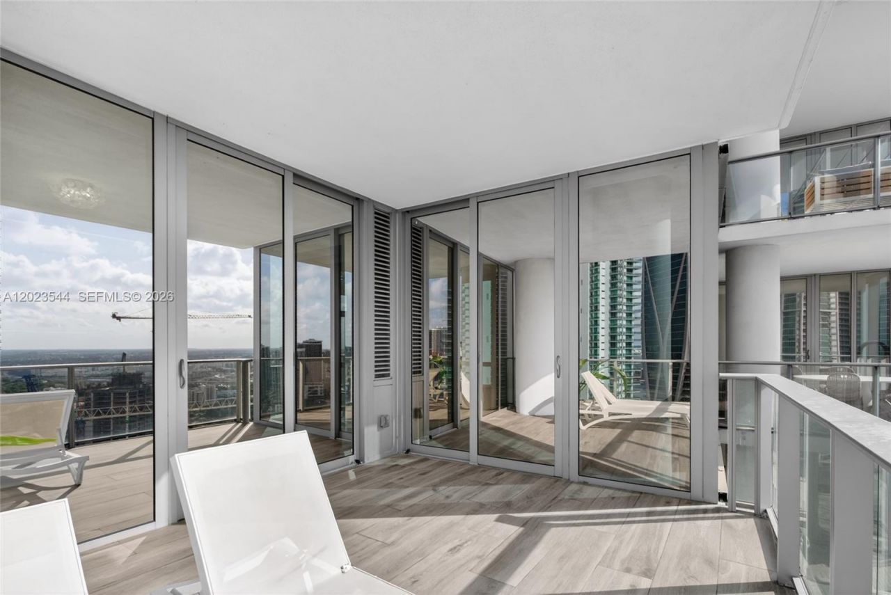 851 NE 1st Ave , Unit 3201, Miami, FL 33132 Photo