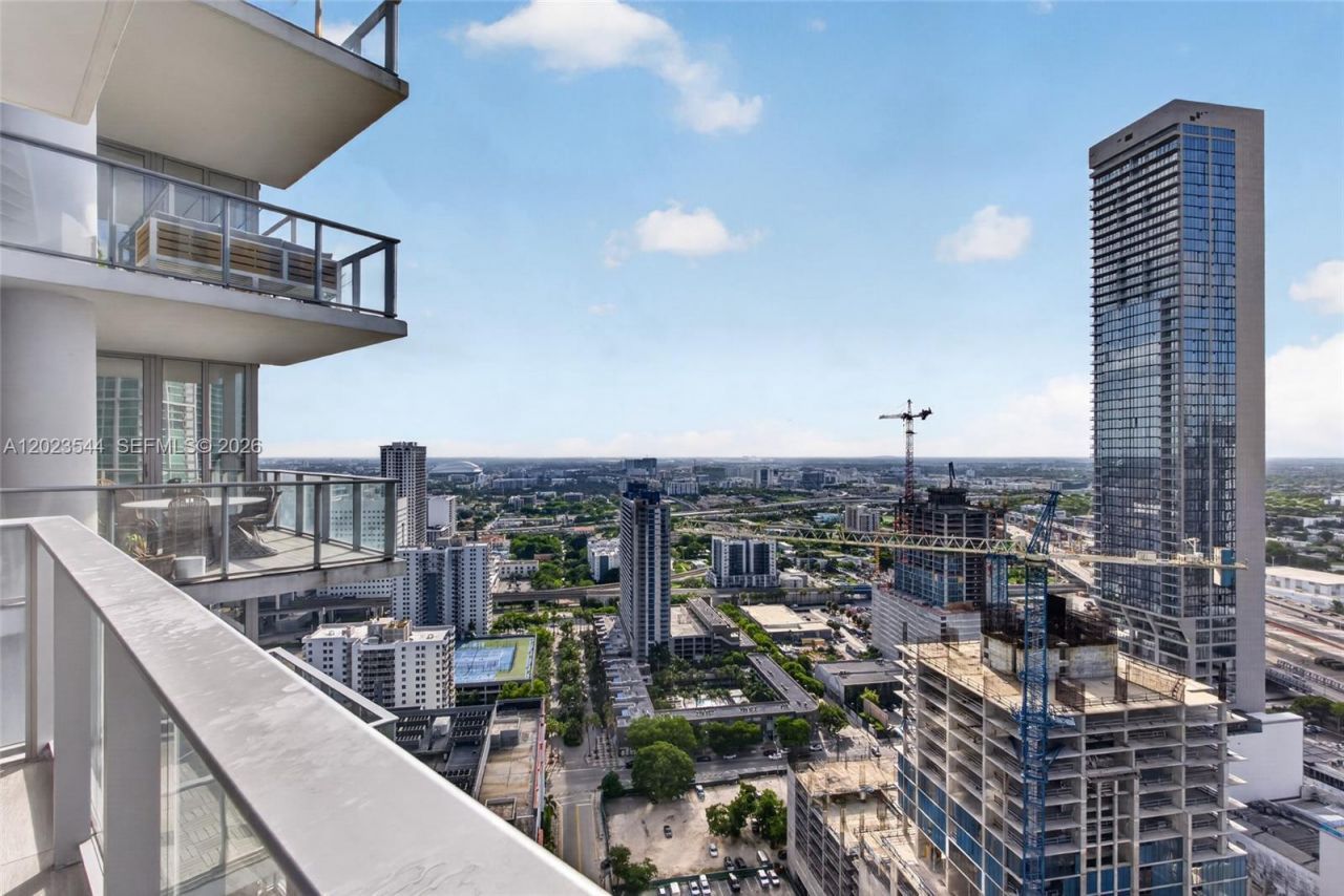 851 NE 1st Ave , Unit 3201, Miami, FL 33132 Photo