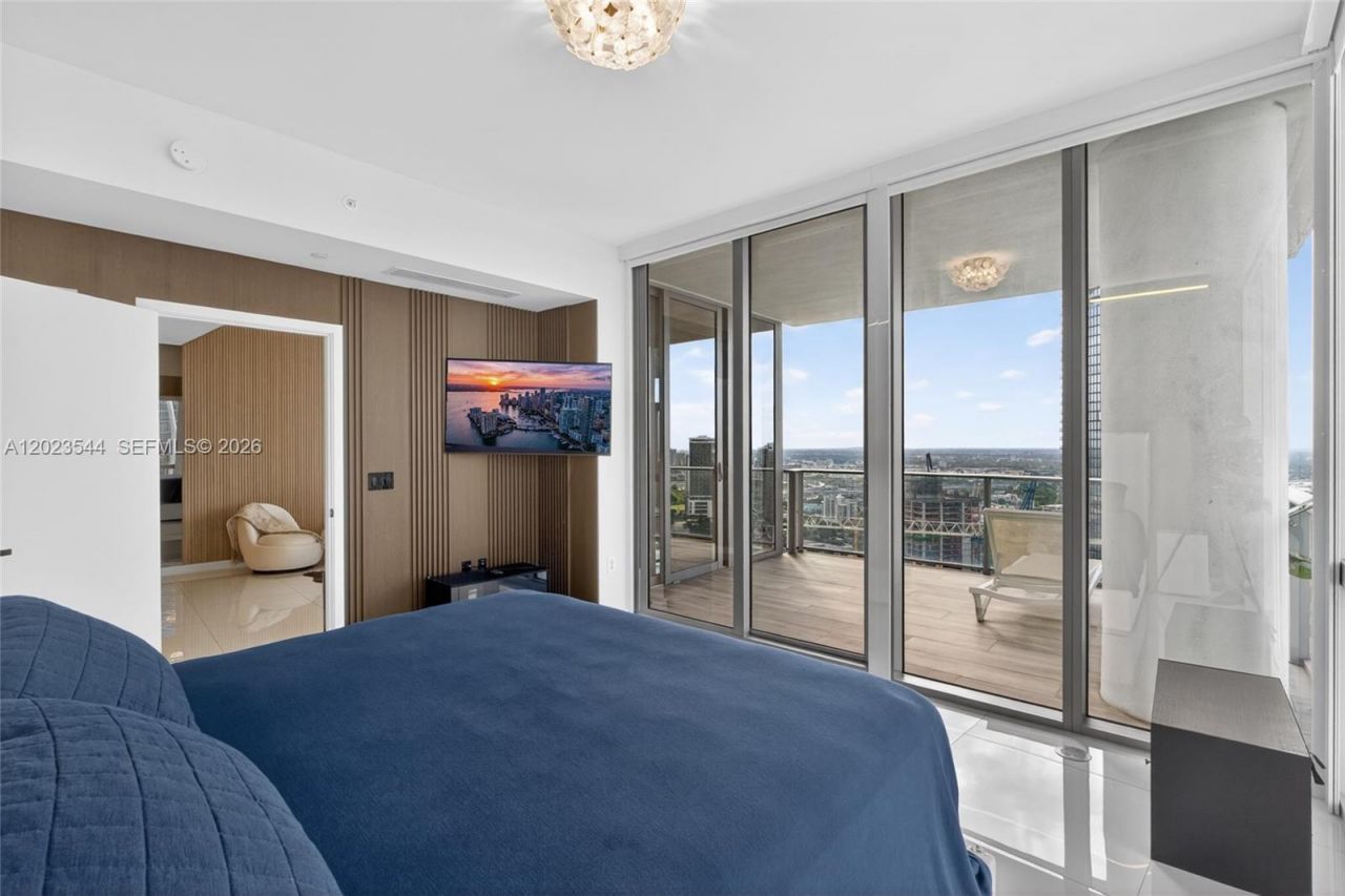 851 NE 1st Ave , Unit 3201, Miami, FL 33132 Photo
