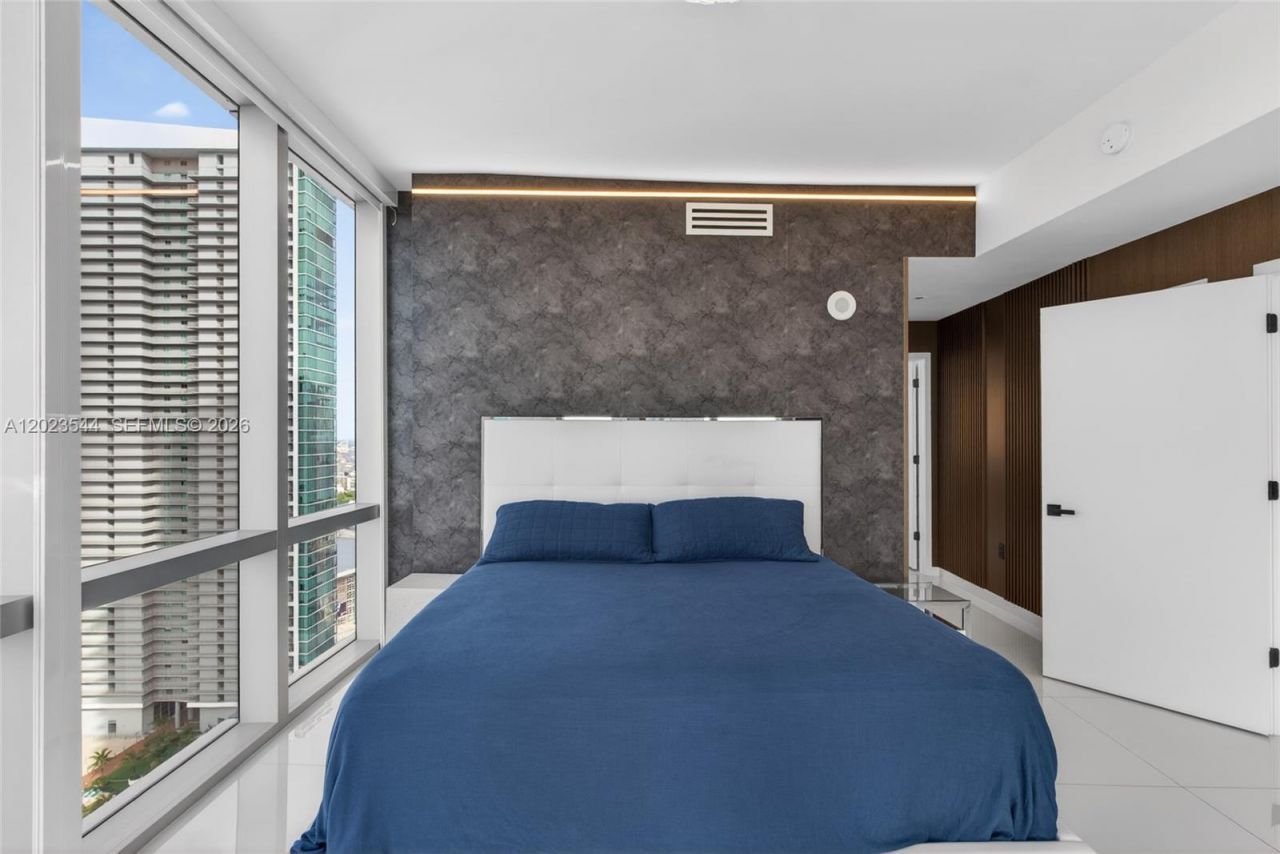 851 NE 1st Ave , Unit 3201, Miami, FL 33132 Photo