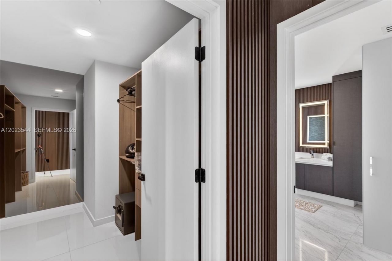 851 NE 1st Ave , Unit 3201, Miami, FL 33132 Photo