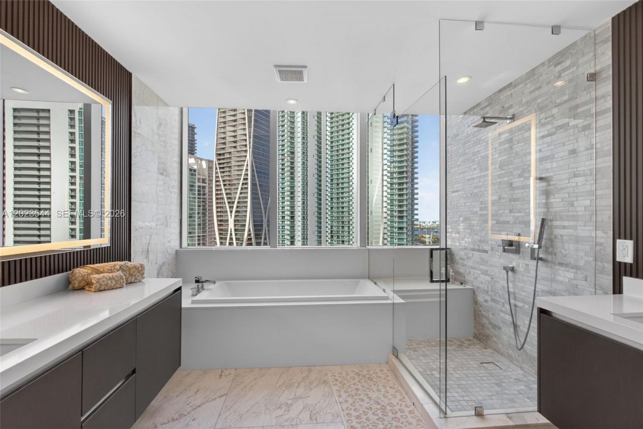 851 NE 1st Ave , Unit 3201, Miami, FL 33132 Photo