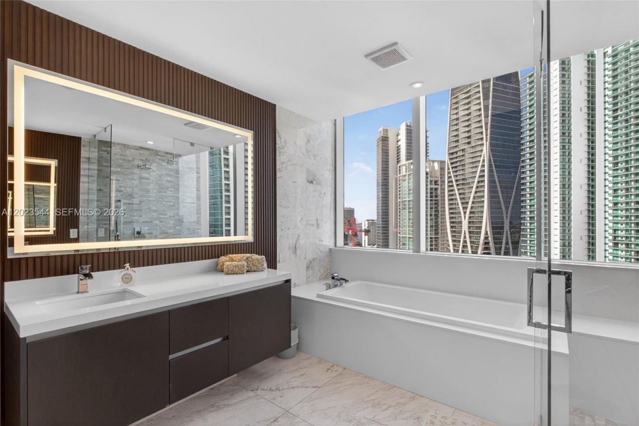 851 NE 1st Ave , Unit 3201, Miami, FL 33132 Photo