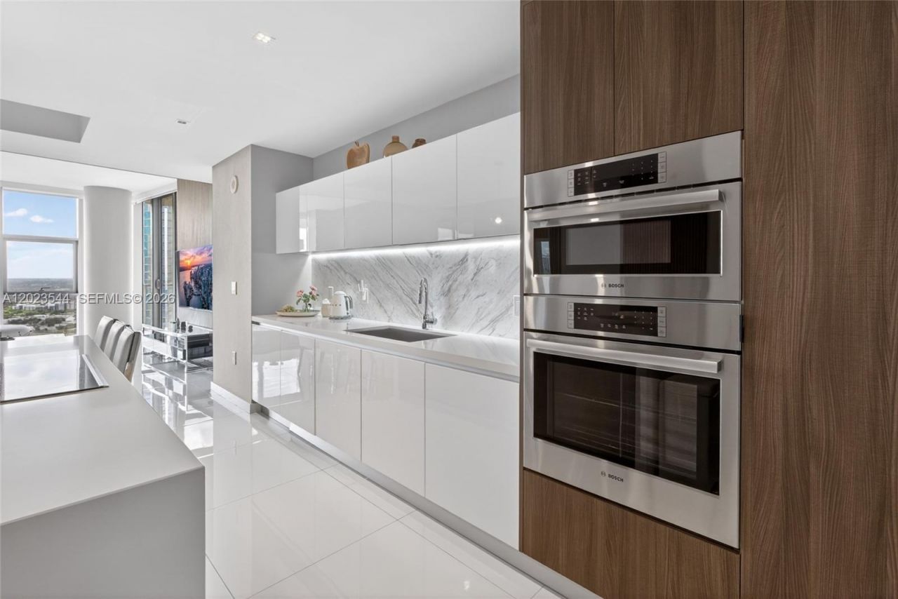 851 NE 1st Ave , Unit 3201, Miami, FL 33132 Photo