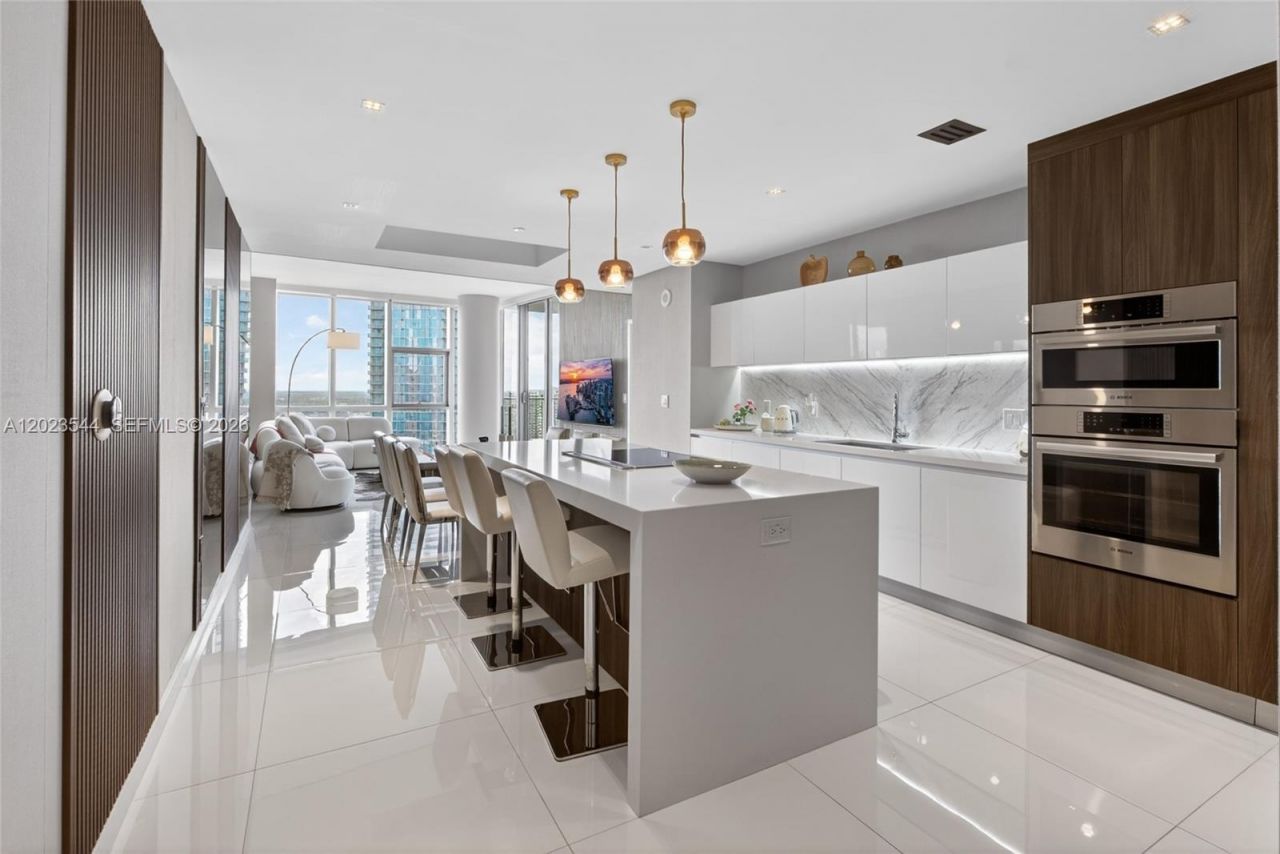 851 NE 1st Ave , Unit 3201, Miami, FL 33132 Photo