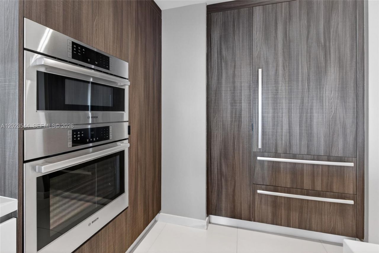 851 NE 1st Ave , Unit 3201, Miami, FL 33132 Photo