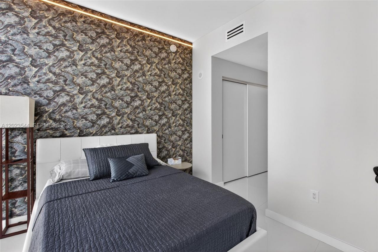 851 NE 1st Ave , Unit 3201, Miami, FL 33132 Photo