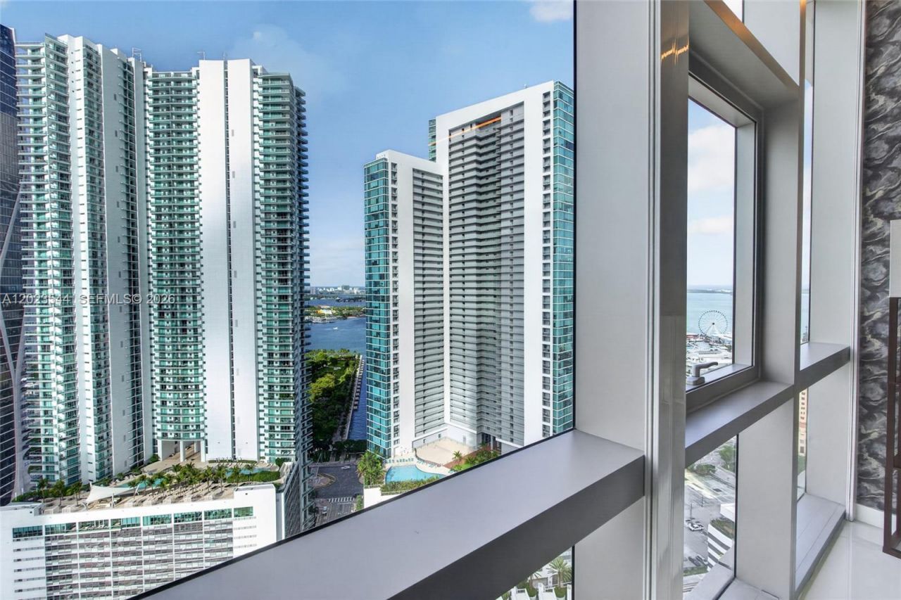 851 NE 1st Ave , Unit 3201, Miami, FL 33132 Photo