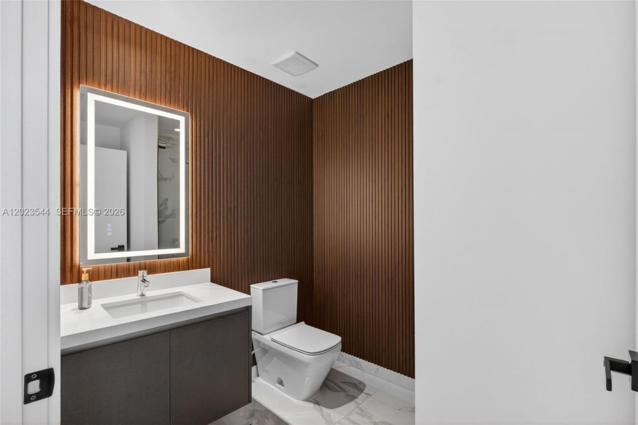 851 NE 1st Ave , Unit 3201, Miami, FL 33132 Photo