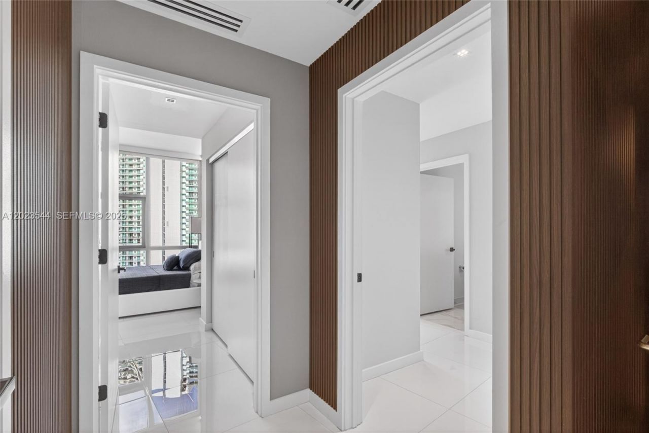 851 NE 1st Ave , Unit 3201, Miami, FL 33132 Photo