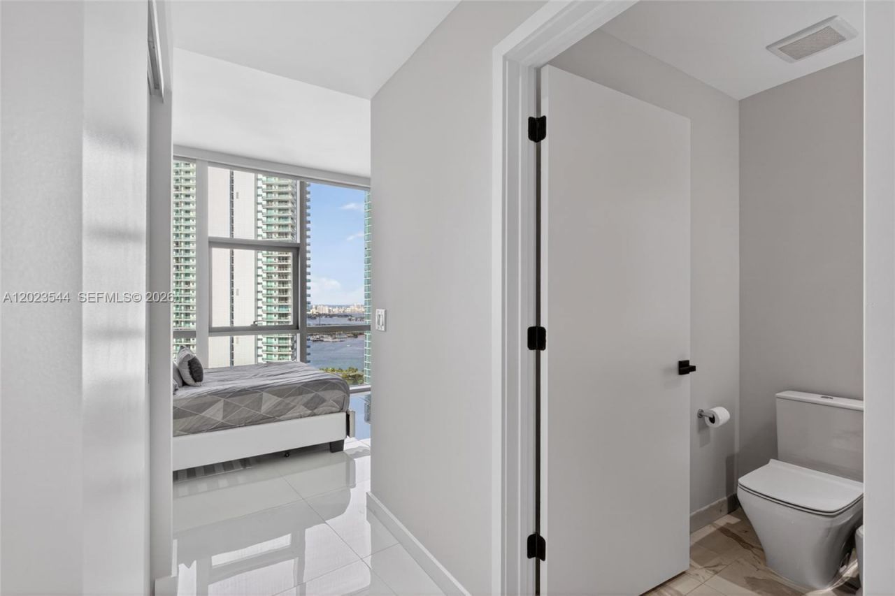 851 NE 1st Ave , Unit 3201, Miami, FL 33132 Photo