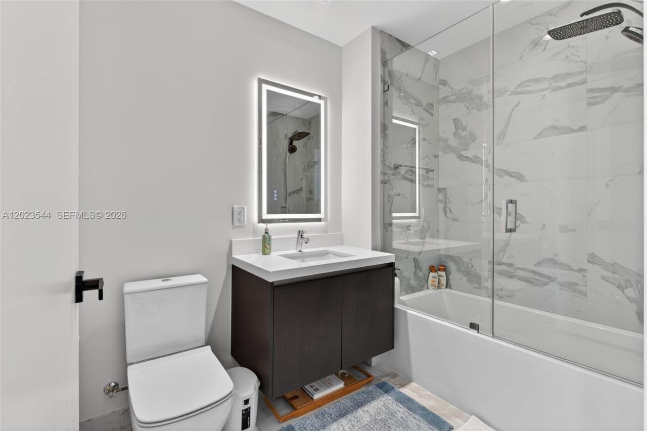 851 NE 1st Ave , Unit 3201, Miami, FL 33132 Photo