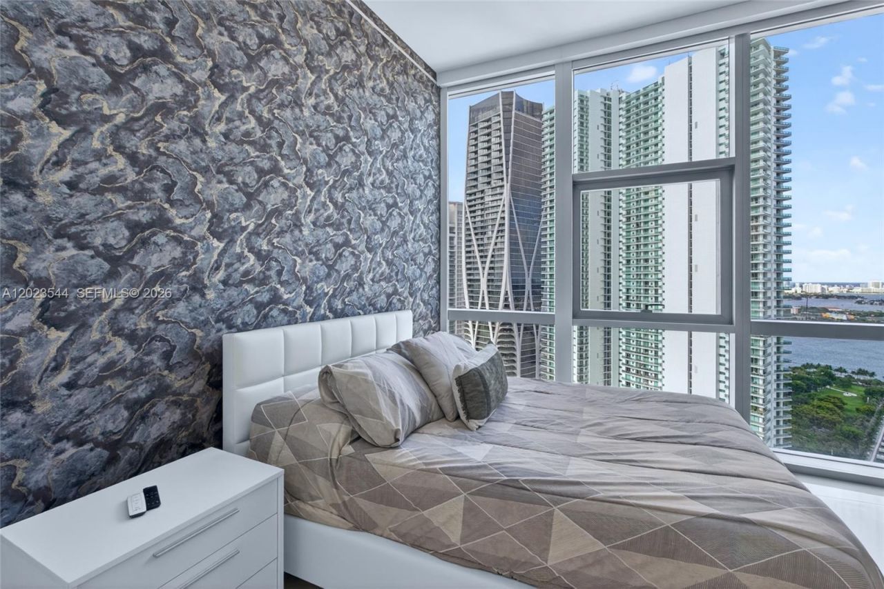 851 NE 1st Ave , Unit 3201, Miami, FL 33132 Photo