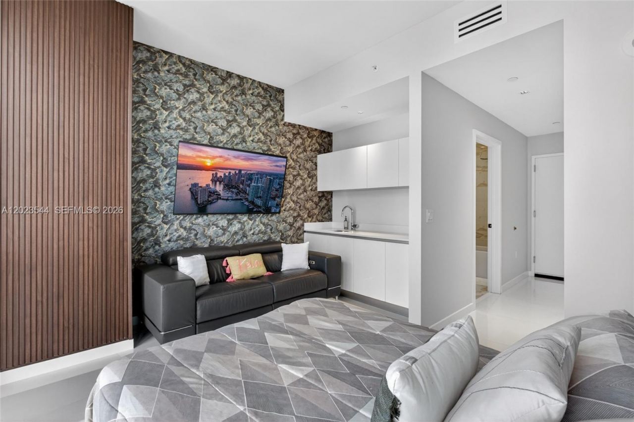 851 NE 1st Ave , Unit 3201, Miami, FL 33132 Photo