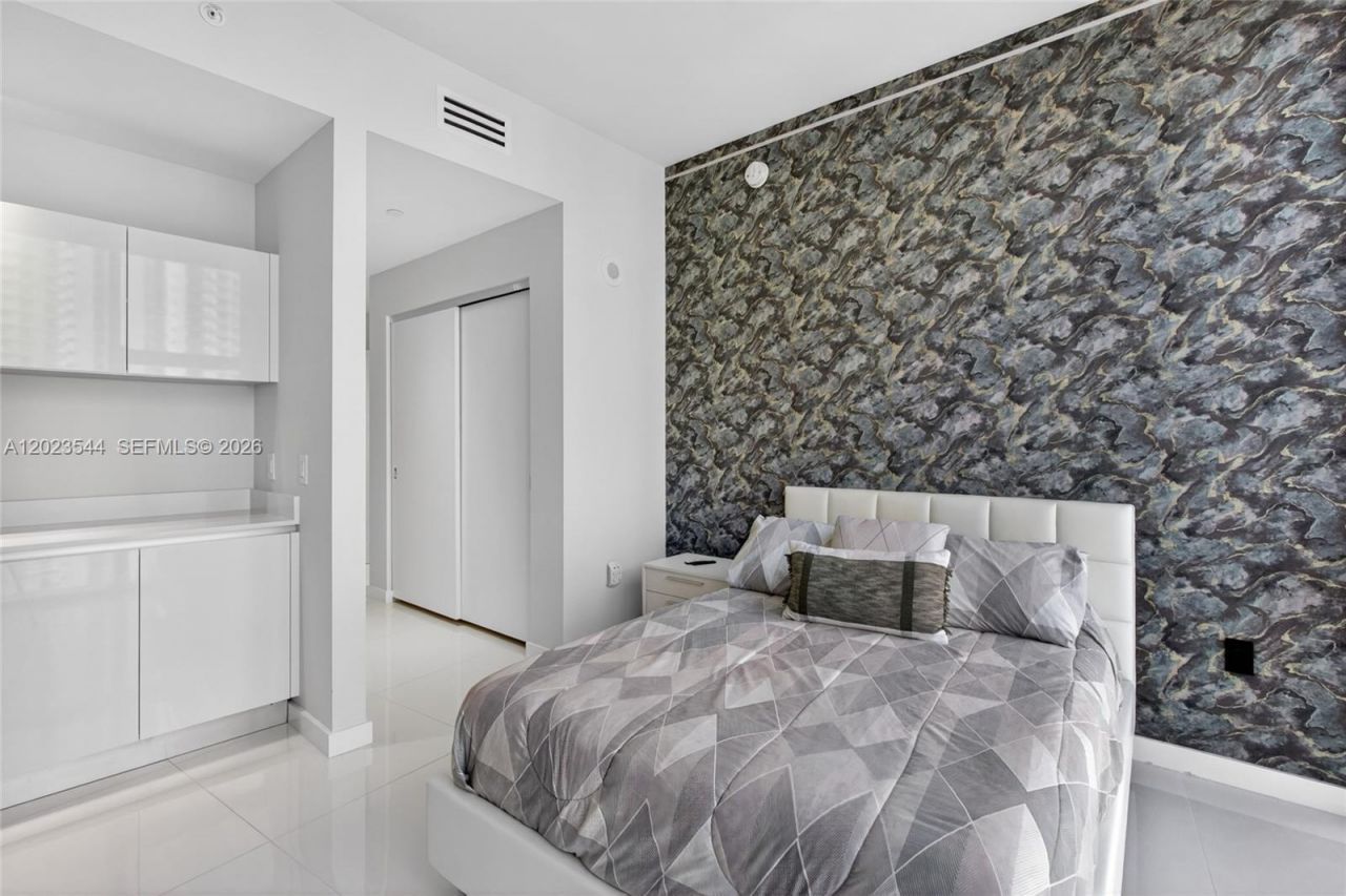 851 NE 1st Ave , Unit 3201, Miami, FL 33132 Photo