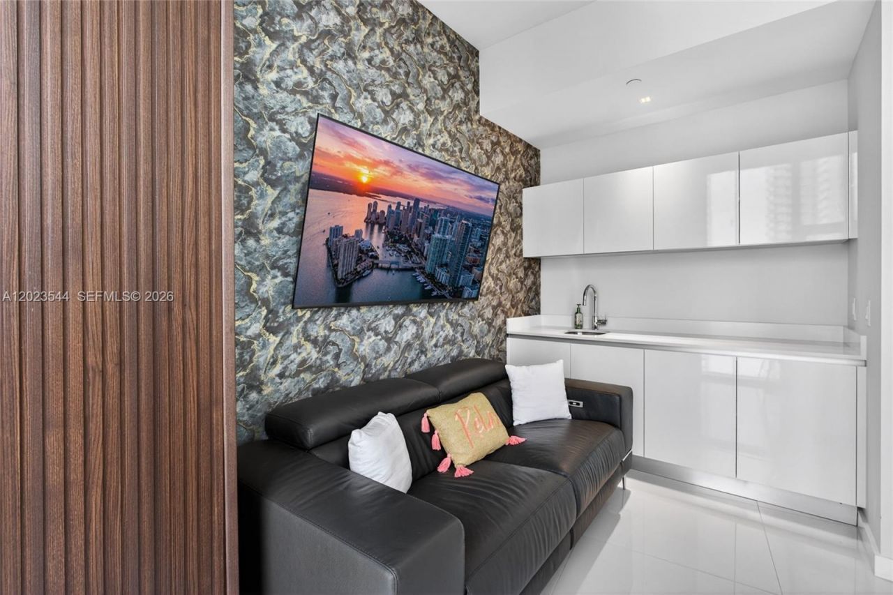 851 NE 1st Ave , Unit 3201, Miami, FL 33132 Photo