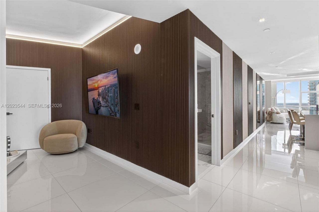 851 NE 1st Ave , Unit 3201, Miami, FL 33132 Photo