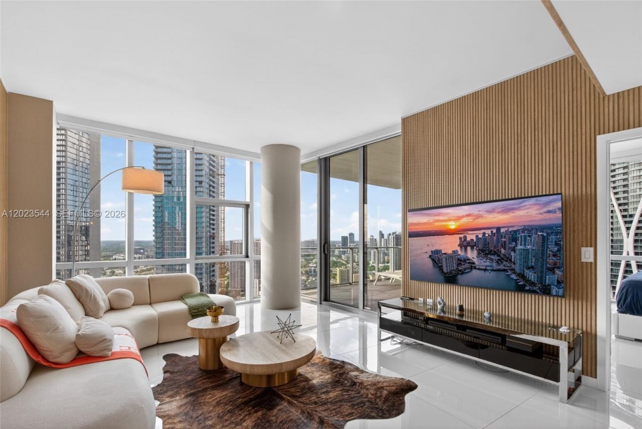 851 NE 1st Ave , Unit 3201, Miami, FL 33132 Photo