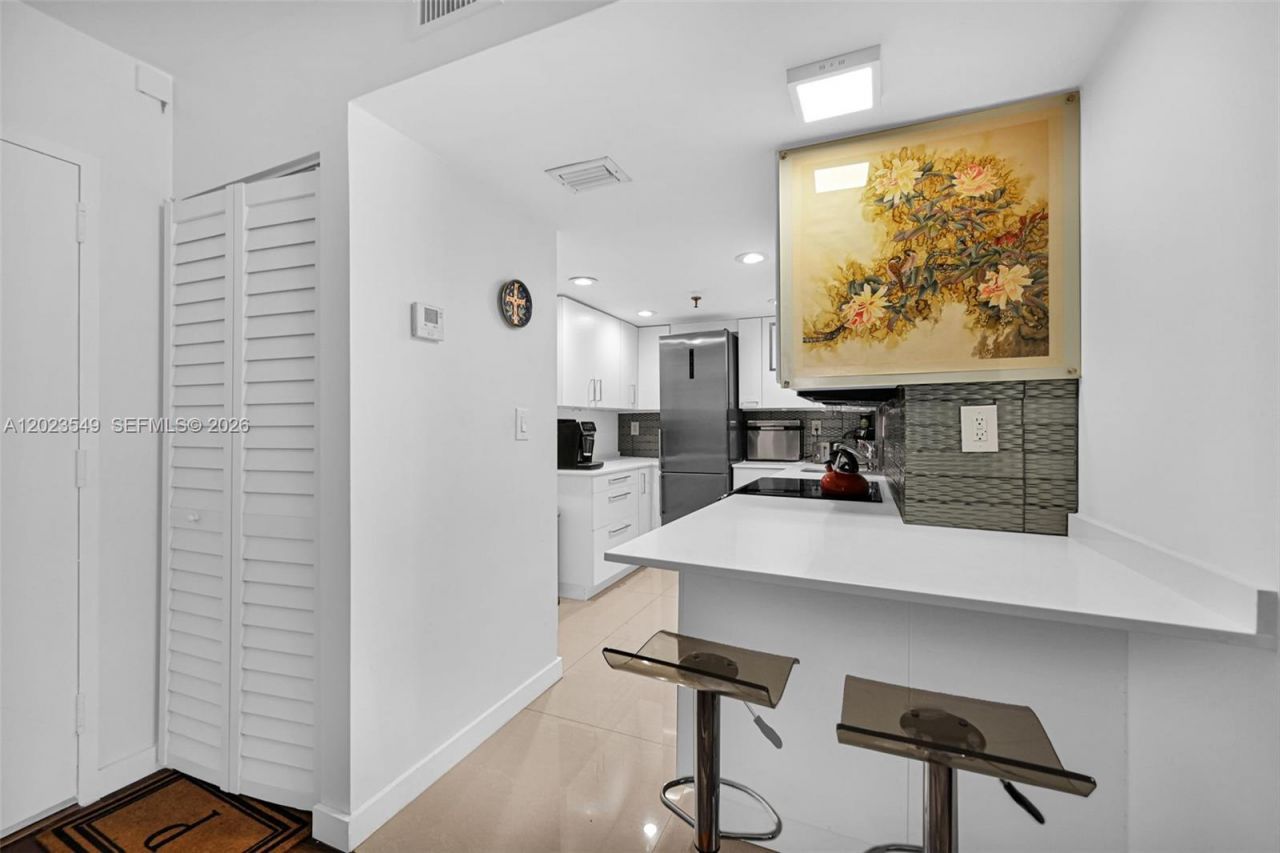 2401 Collins Ave, Unit 504, Miami Beach, FL 33140 Photo