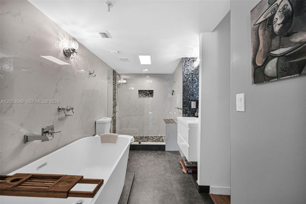 2401 Collins Ave, Unit 504, Miami Beach, FL 33140 Photo