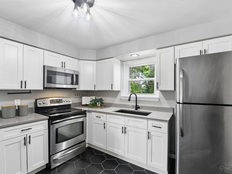 5692 Lauderdale Drive, Cincinnati, OH 45239 Photo 16