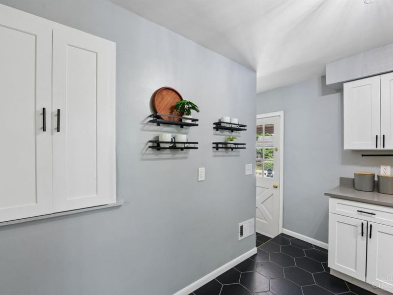 5692 Lauderdale Drive, Cincinnati, OH 45239 Photo 17