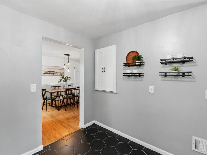 5692 Lauderdale Drive, Cincinnati, OH 45239 Photo 18