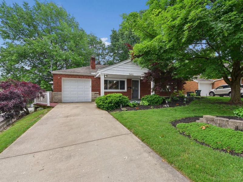 5692 Lauderdale Drive, Cincinnati, OH 45239 Photo 2