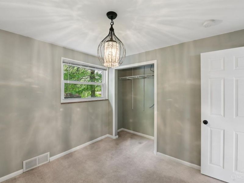5692 Lauderdale Drive, Cincinnati, OH 45239 Photo 21