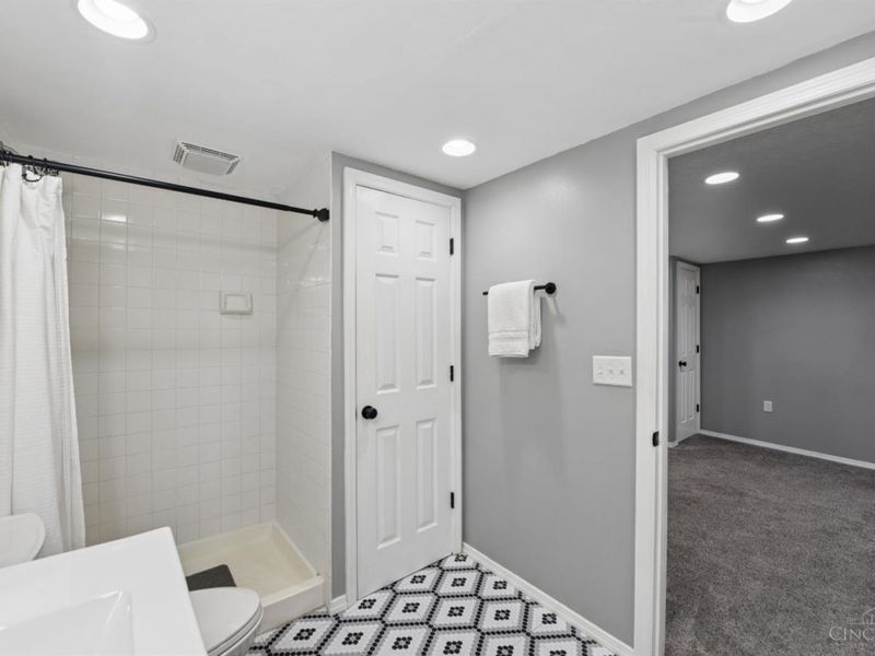 5692 Lauderdale Drive, Cincinnati, OH 45239 Photo 48