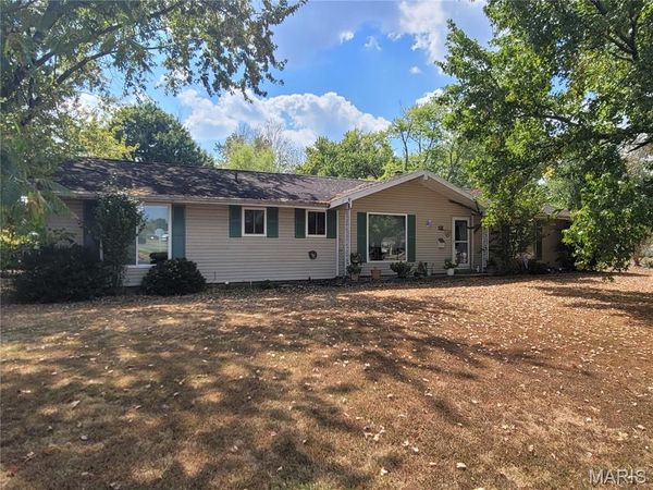 1133 W Boone Street , Salem, IL 62881