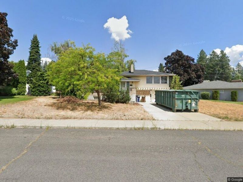 2320 W Wedgewood Ave, Spokane, WA 99208 Main Photo