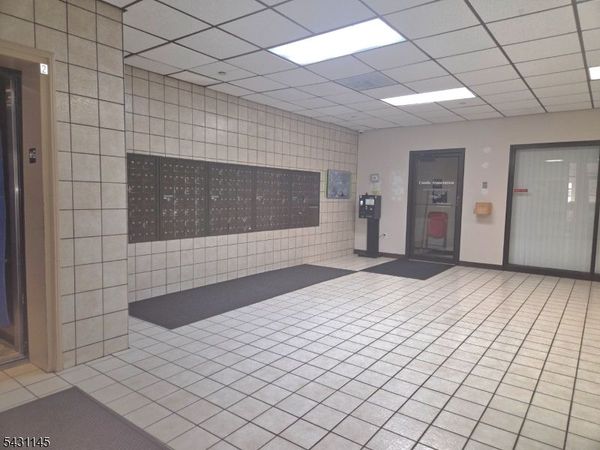 10 N Wood Ave, Linden, NJ 07036
