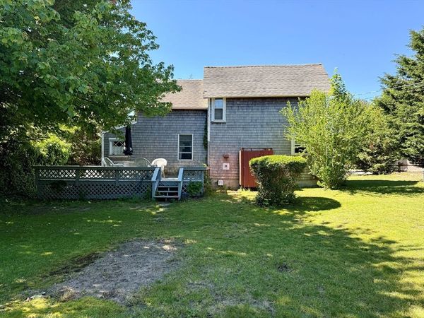 19 Perkins Avenue, Oak Bluffs, MA 02557