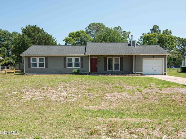 212 W Volant Street , Hubert, NC 28539
