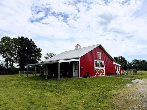151 E Doc Lin Drive, Sparta, IL 62286