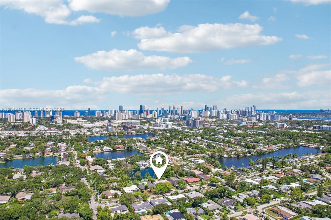 19805 NE 22nd Ave , Miami, FL 33180 Photo