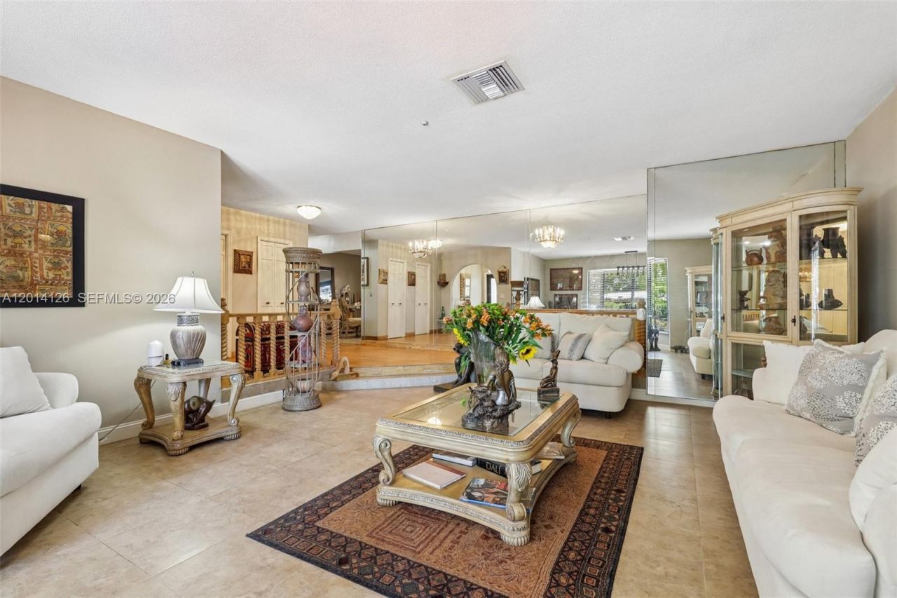 19805 NE 22nd Ave , Miami, FL 33180 Photo