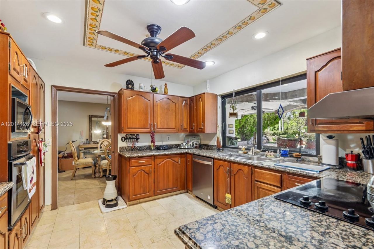 19805 NE 22nd Ave , Miami, FL 33180 Photo