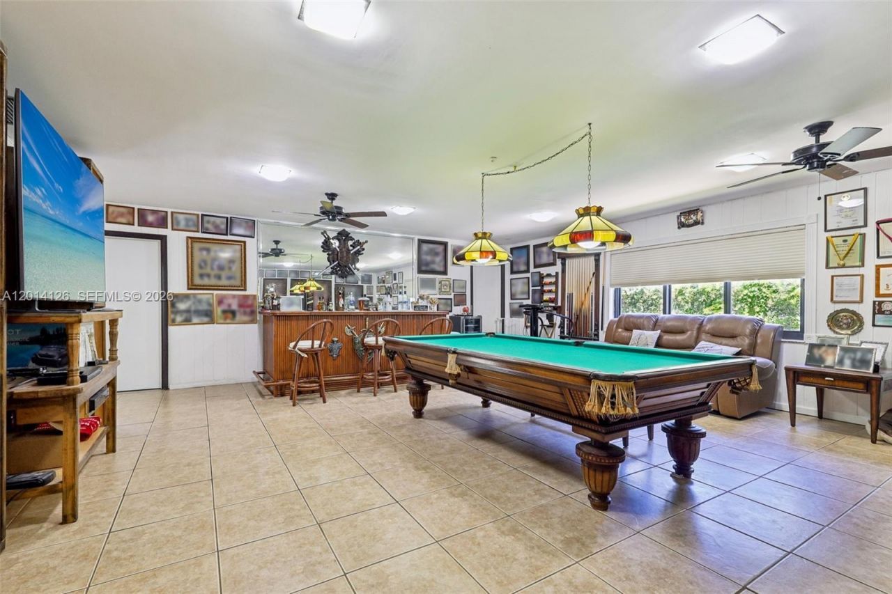 19805 NE 22nd Ave , Miami, FL 33180 Photo