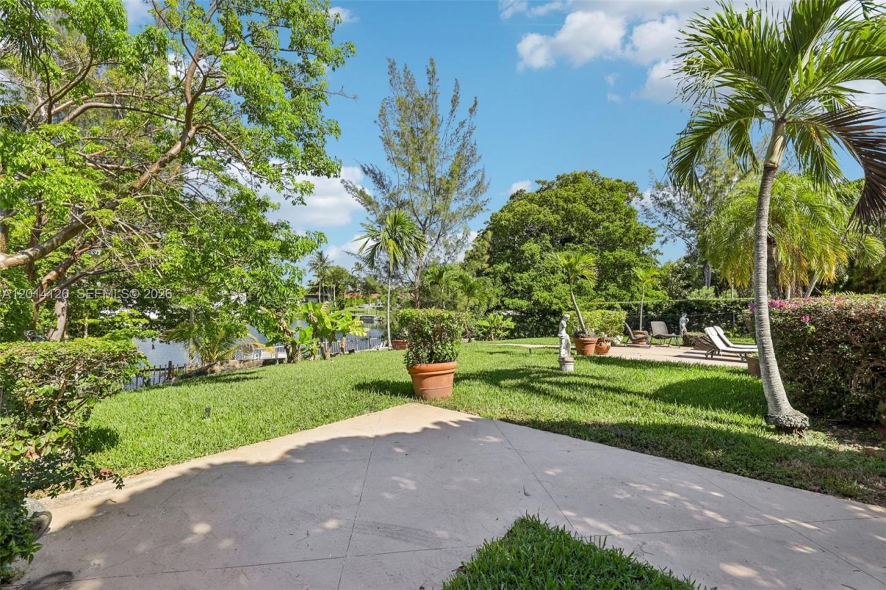 19805 NE 22nd Ave , Miami, FL 33180 Photo