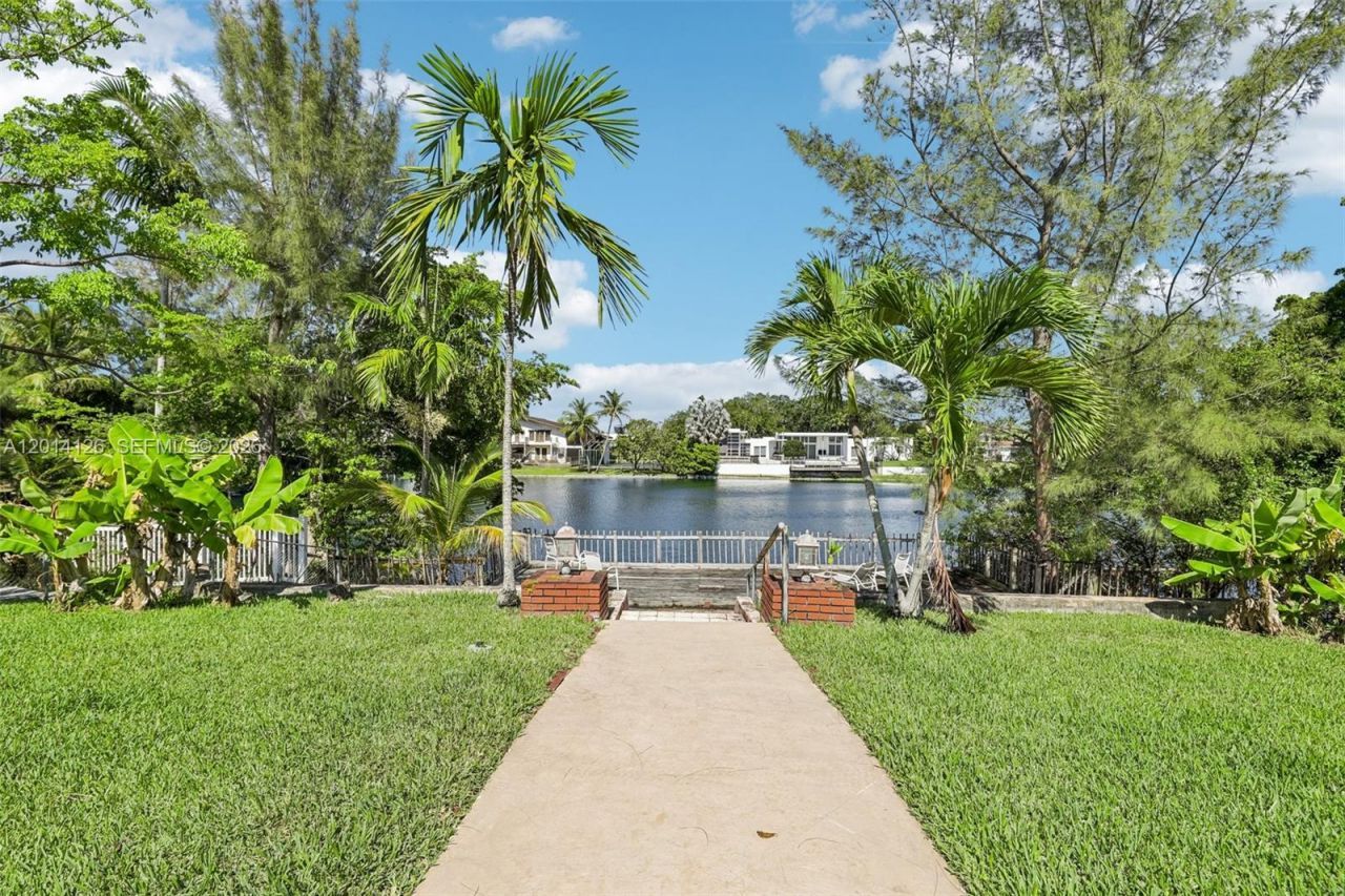 19805 NE 22nd Ave , Miami, FL 33180 Photo
