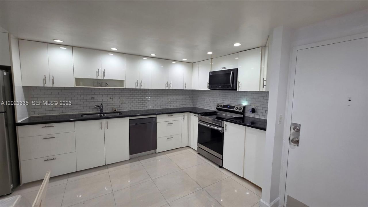 1351 NE Miami Gardens Dr, Unit 511E, Miami, FL 33179 Photo